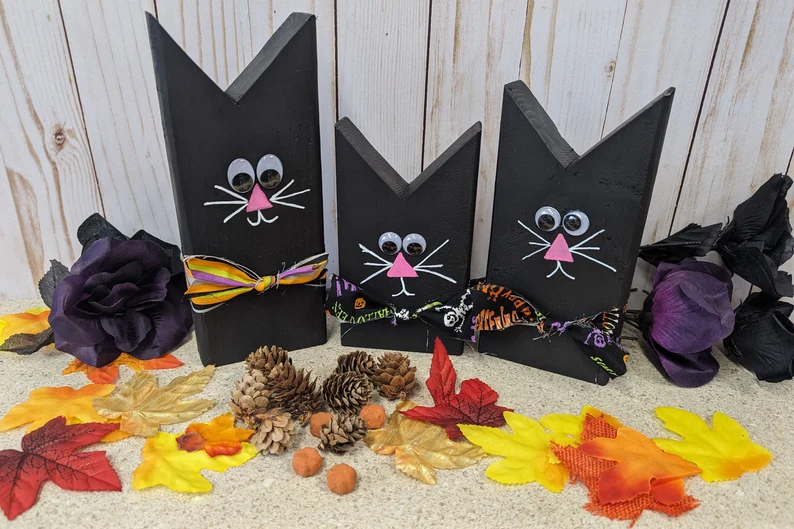 Wooden Halloween Cats Set with Googly Eyes - Image 3