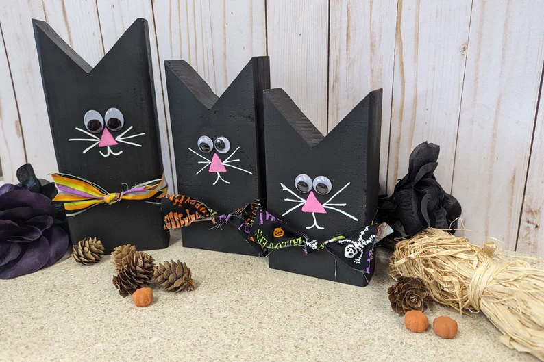 Wooden Halloween Cats Set with Googly Eyes - Image 2